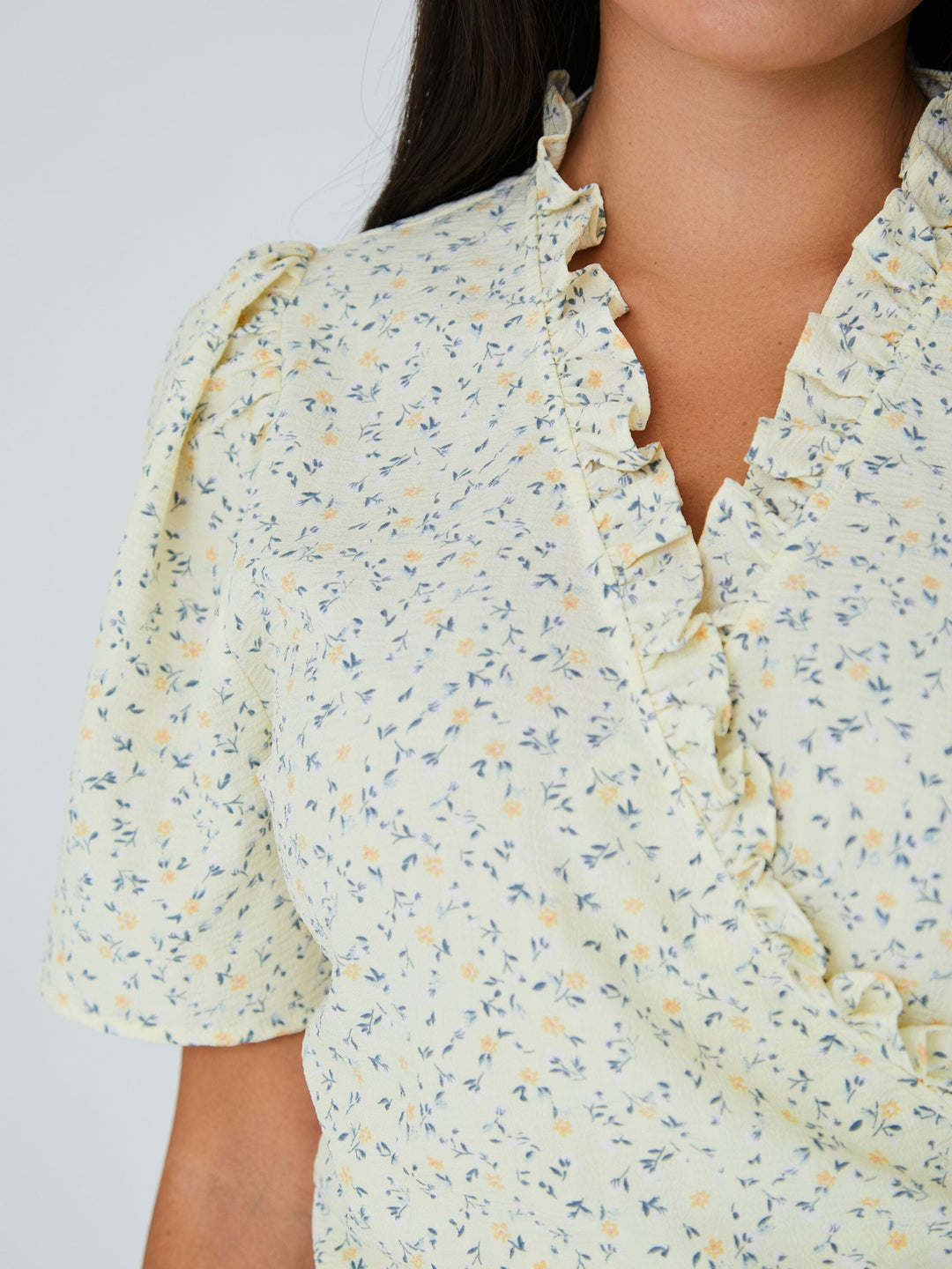 A-View - Peony Wrap Blouse - 079 Light Yellow Bluser 