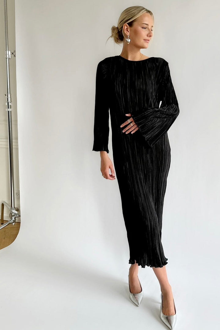 Forudbestilling - BYIC - Kellyic Long Plissé Dress - Black Kjoler 