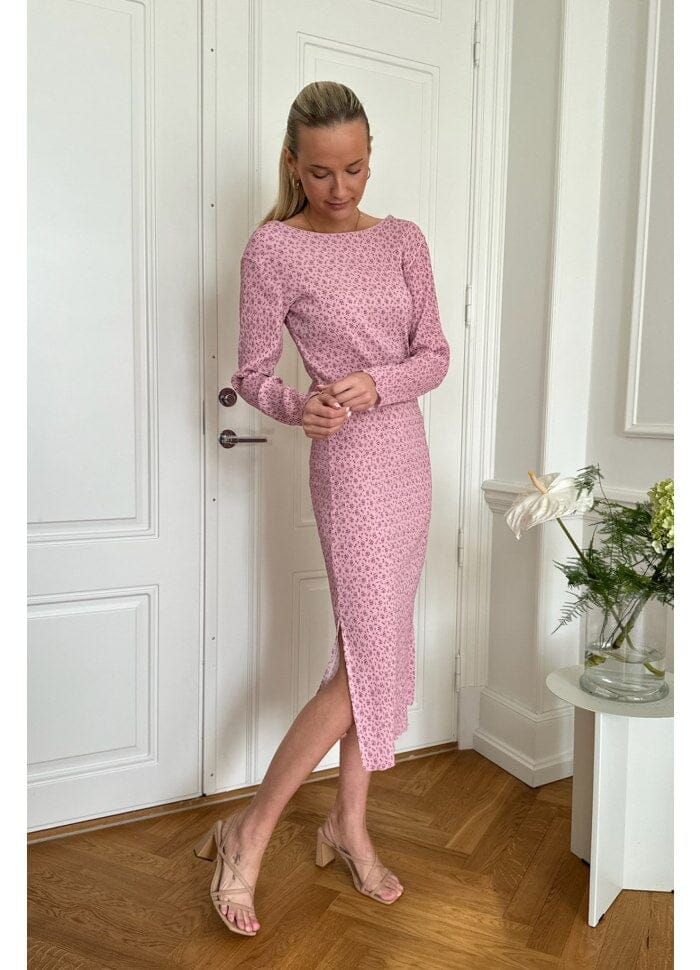 Forudbestilling - BYIC - Odaic Dress - pfsp Pink Flower Stem Print Kjoler