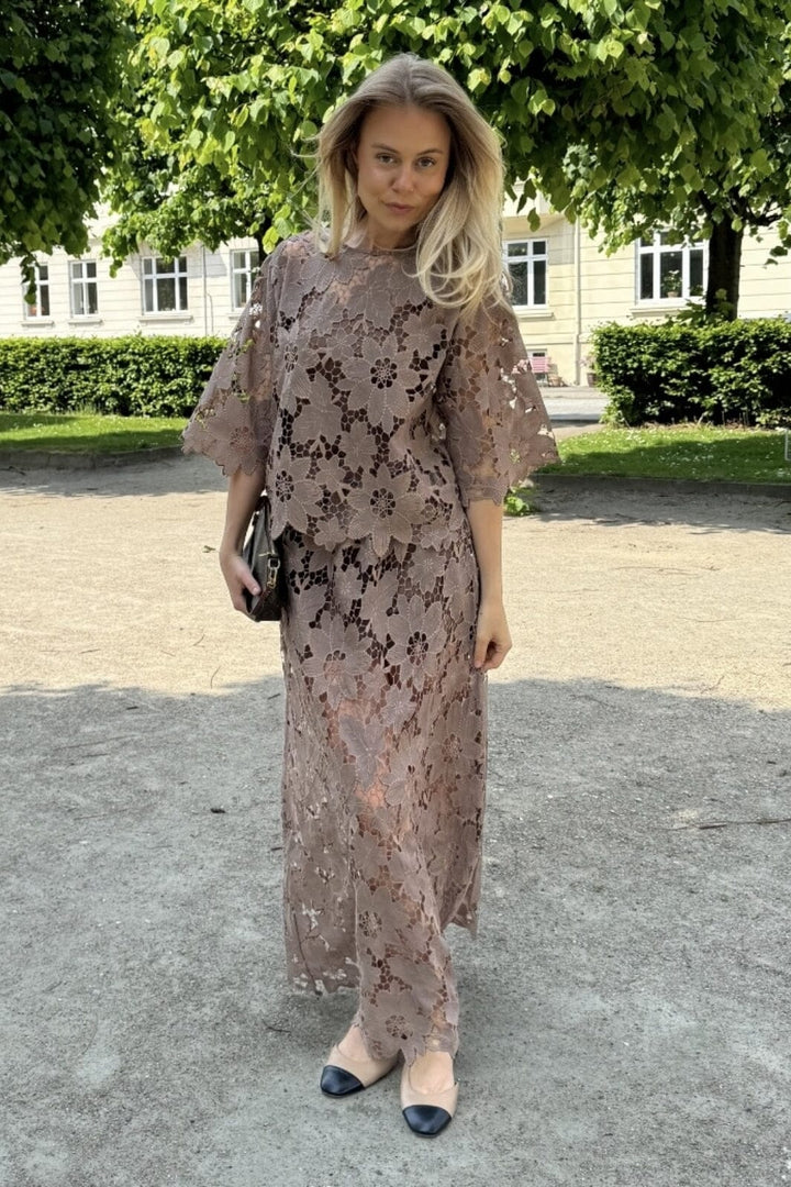 Forudbestilling - BYIC x Molly&My - Klaraic Lace Blouse - mocca Mocca Bluser