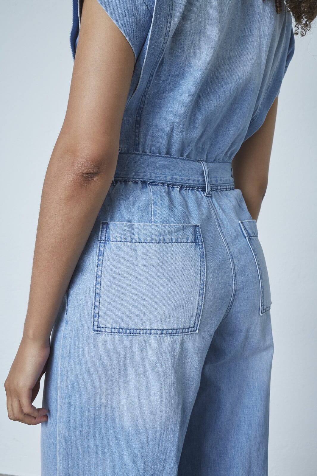 Sisters Point - Feba-Ju 18912 - 910 - L. Blue Wash