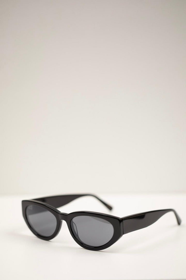 Forudbestilling - Valentin Studio - Audrey 1-002 - Black Grey Solbriller