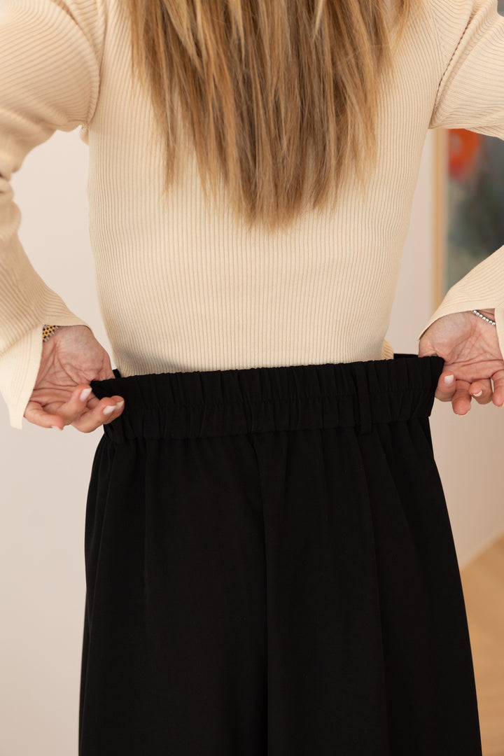 Forudbestilling - Valentin Studio - Pleated Skirt - Black Nederdele