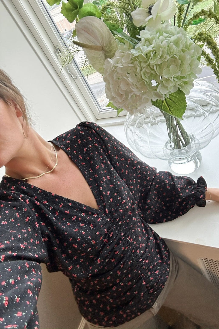 Neo Noir - Katinka Floral Dots Blouse - Black Skjorter