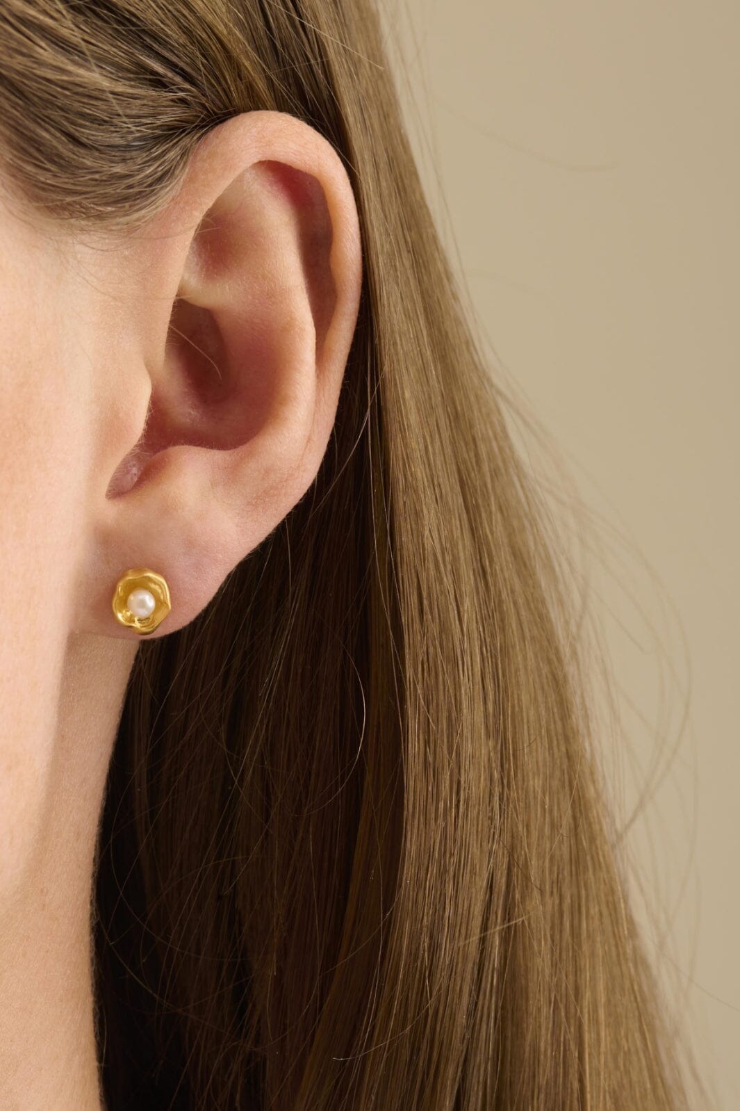 Pernille Corydon Jewellery - Hidden Pearl Earsticks - Gold Plated Øreringe 