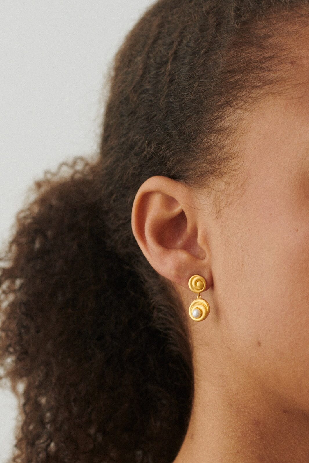 Pernille Corydon Jewellery - Shell Flower Earrings - Goldplated Øreringe