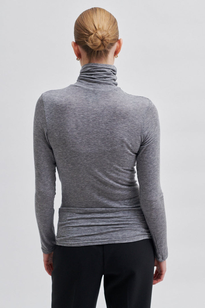 Second Female - Matima T-Neck Tee 55201 - 7002 Grey Melange T-shirts