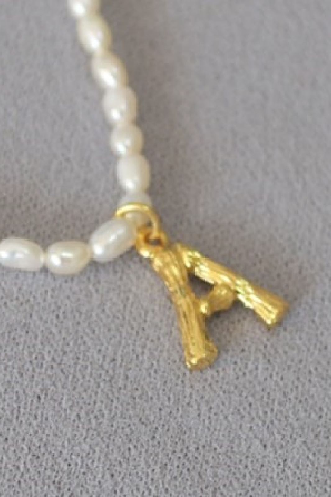 Mellow Moon - Lilli Letter Necklace - Pearl Halskæder