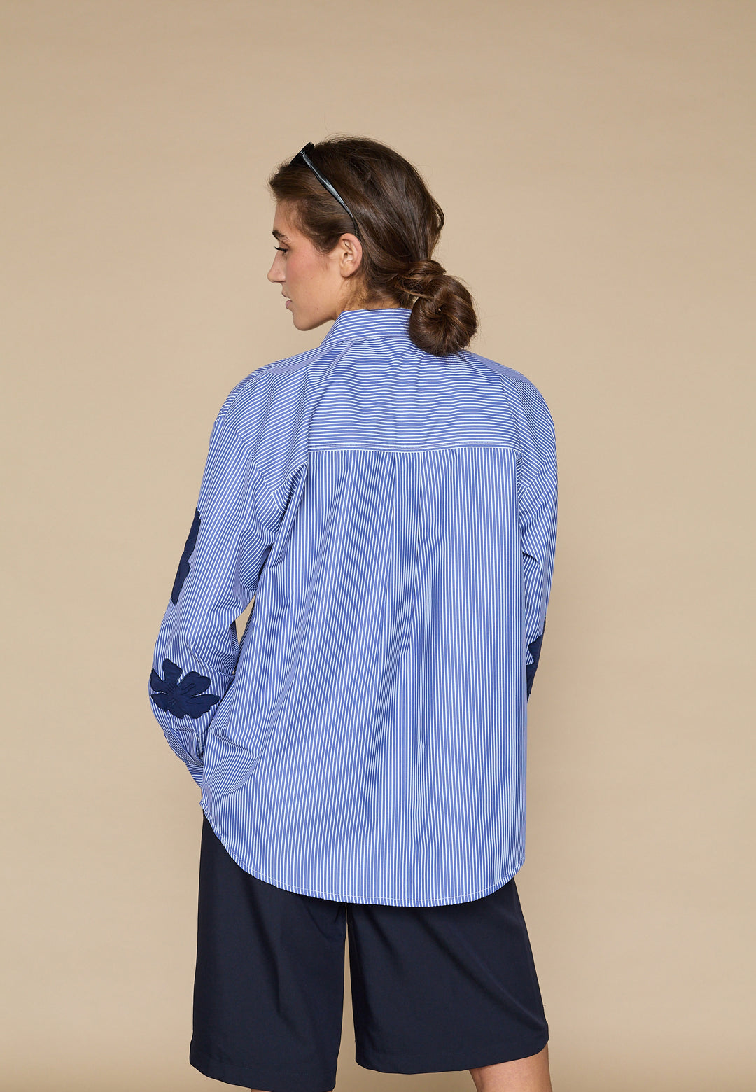 Love & Divine - Love1499 19522 - 811 - Blue Flower