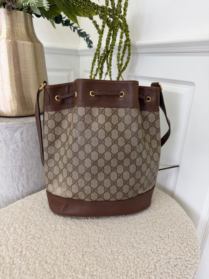 Preloved Vintageline X Molly&My  - Vintage Gucci Gg Supreme Bucket Bag 3396    -  Web Stripe