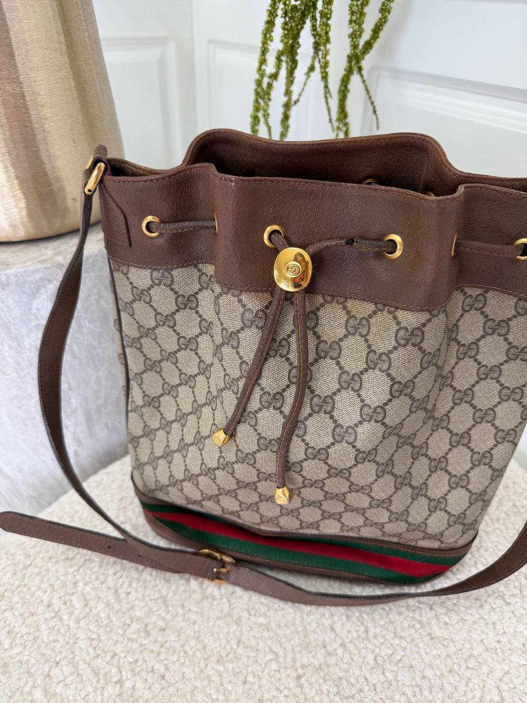 Preloved Vintageline X Molly&My  - Vintage Gucci Gg Supreme Bucket Bag 3396    -  Web Stripe