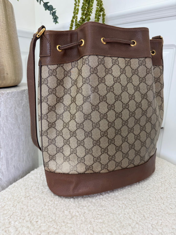 Preloved Vintageline X Molly&My  - Vintage Gucci Gg Supreme Bucket Bag 3396    -  Web Stripe