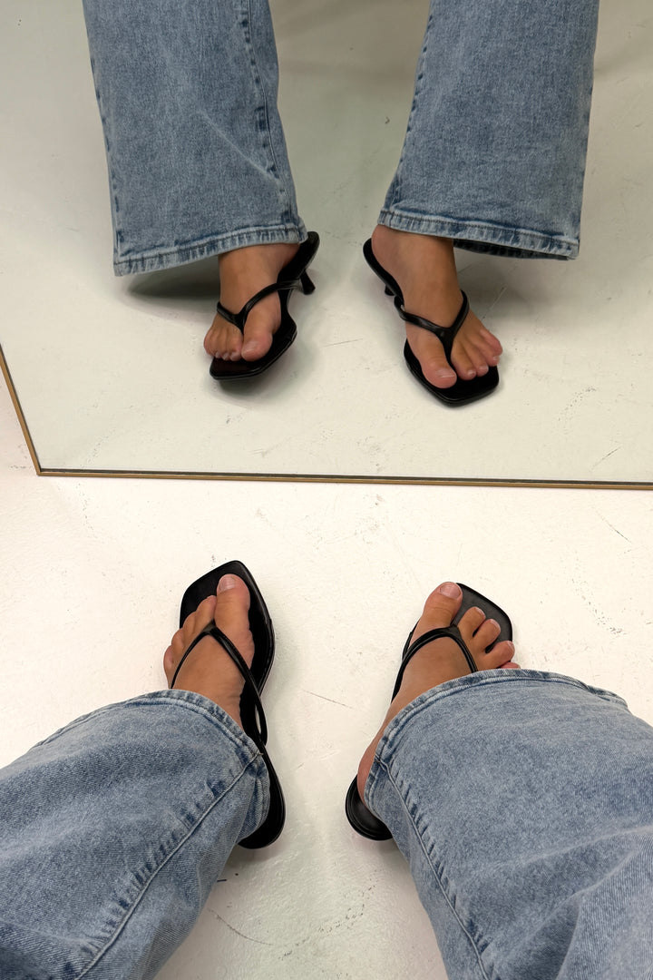 Bloom - Yarrow Stiletto - Black