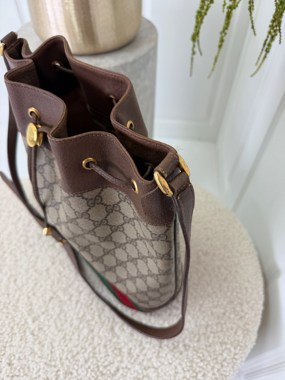 Preloved Vintageline X Molly&My  - Vintage Gucci Gg Supreme Bucket Bag 3396    -  Web Stripe
