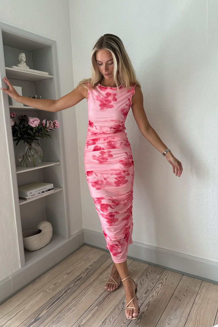 Forudbestilling - BYIC - Miraic Mesh Dress - apfp Abstract Pink Flower Print