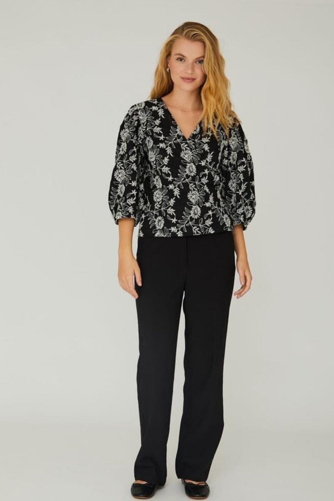 A-VIEW - Brodie Blouse - 154 Black/Off White Bluser 