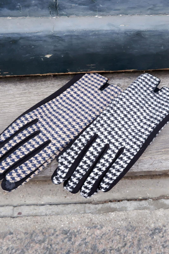 Black Colour - Bcmei Chekered Gloves - Black&White