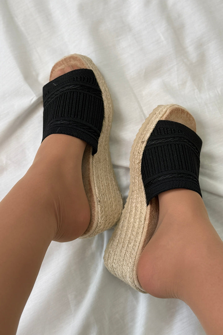 Bloom - Yliana Sandaler - Black Sandaler 