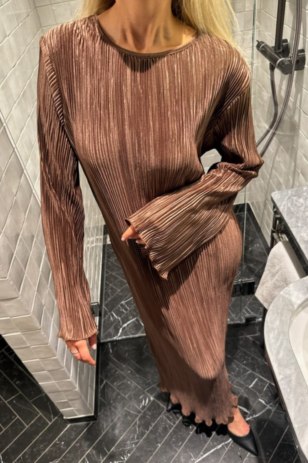 BYIC - Kellyic Long Plissé Dress - brown Brown Kjoler 