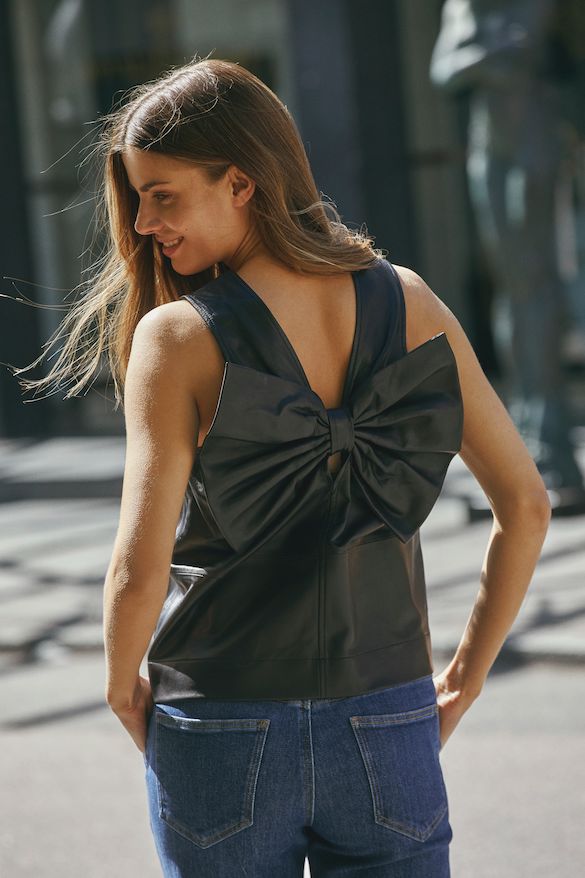 Co´Couture - Phoebecc Leather Bow V-Top 35884 - 96 - Black Skjorter 