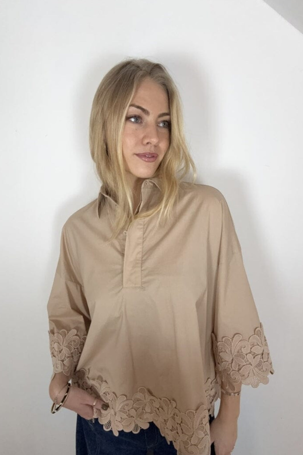 Continue - Klara Embroidery 15118 - Sand