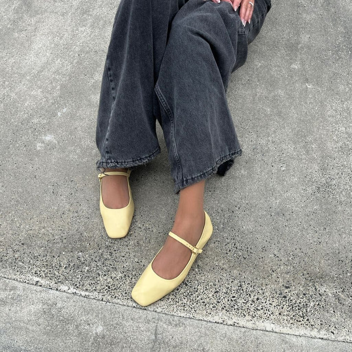 Copenhagen Shoes - All For Love CS8368 - 5544 - Sun Yellow Ballerinaer 