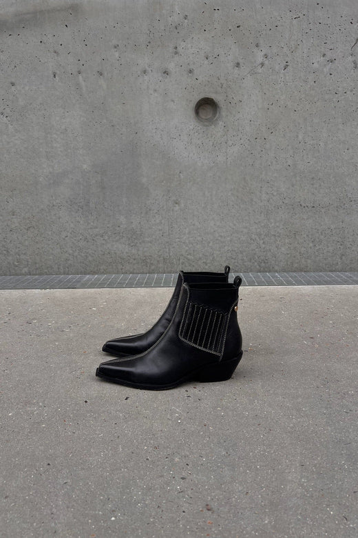 Copenhagen Shoes - The Walking Boot L Cs9041 - 0001 - Black Støvler 