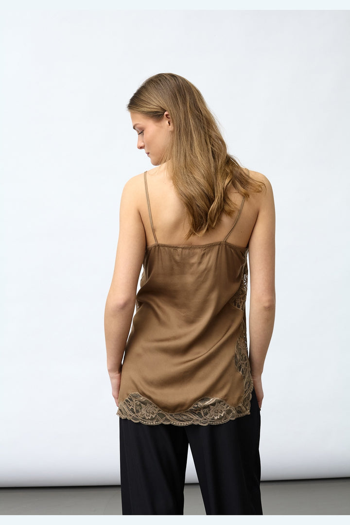 Sisters Point - Isolde-St 19584 - 225 - Hazelnut