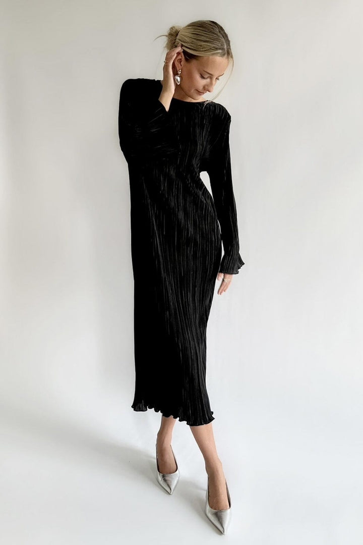 Forudbestilling - BYIC - Kellyic Long Plissé Dress - Black Kjoler 