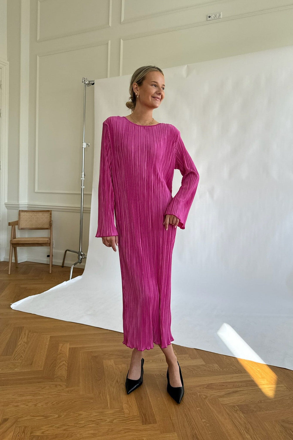 Forudbestilling - BYIC - Kellyic Long Plissé Dress - fp Fuchsia Pink Kjoler 