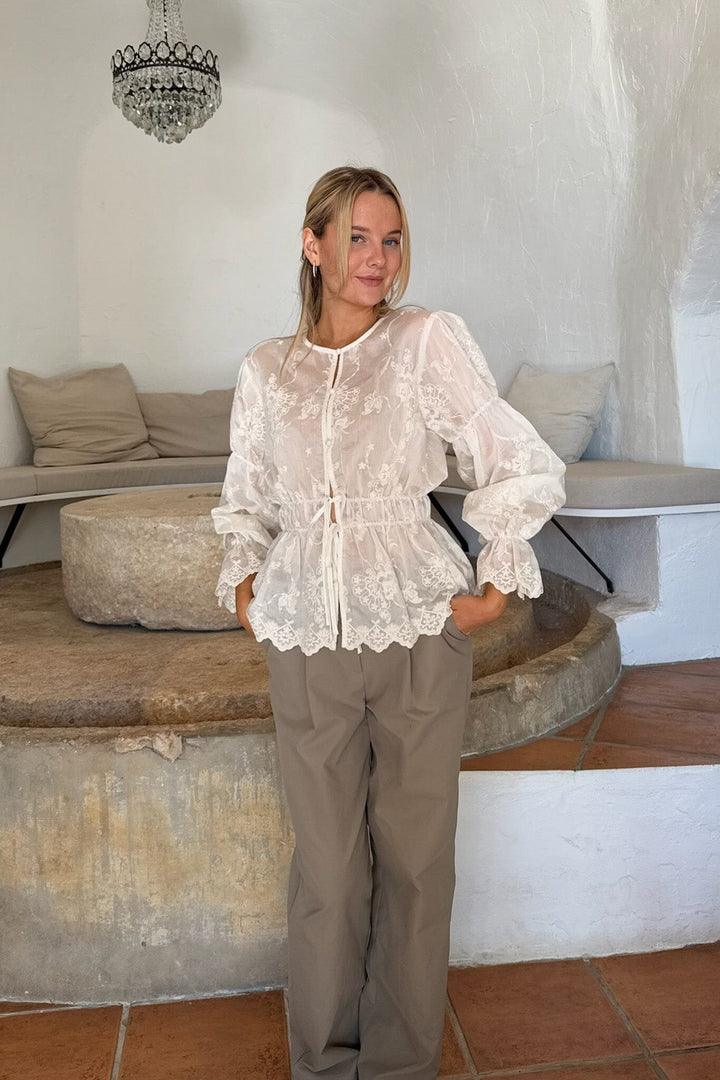 Forudbestilling - BYIC - Lolaic Shirt A23681 - White Embroidery Skjorter 