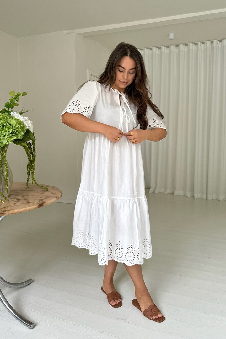 Forudbestilling - BYIC - Luluic Long Dress - white White Kjoler 