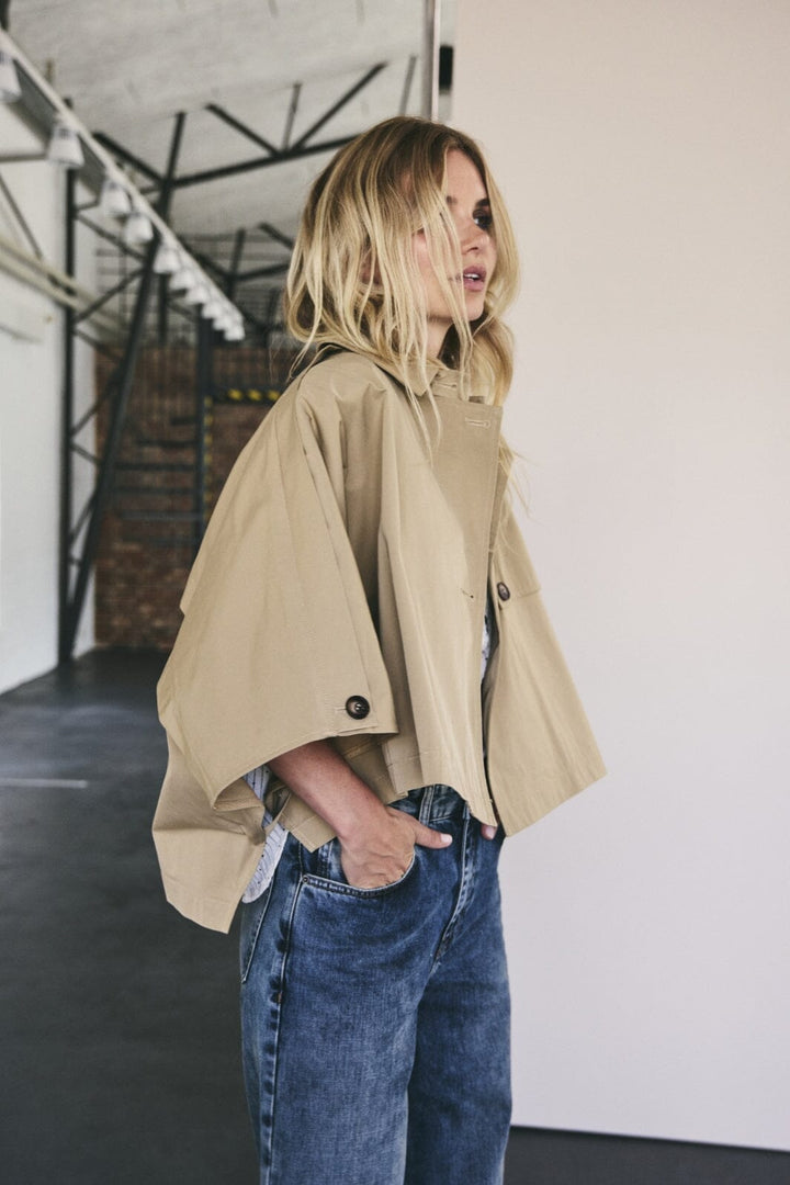 Forudbestilling - Co´couture - Franciscc Crop Cape Jacket 30272 - 16 Khaki Jakker 