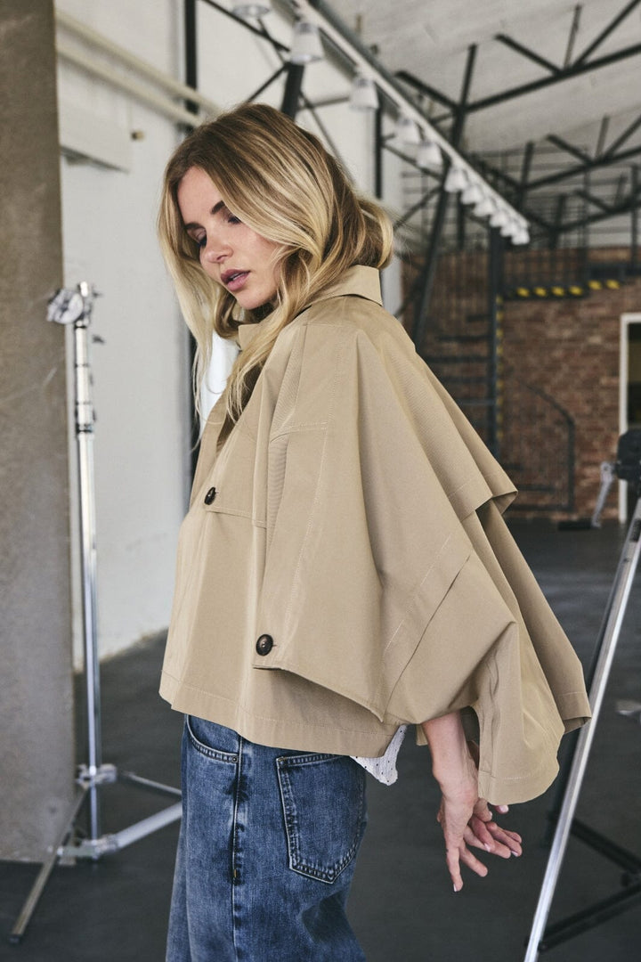 Forudbestilling - Co´couture - Franciscc Crop Cape Jacket 30272 - 16 Khaki Jakker 