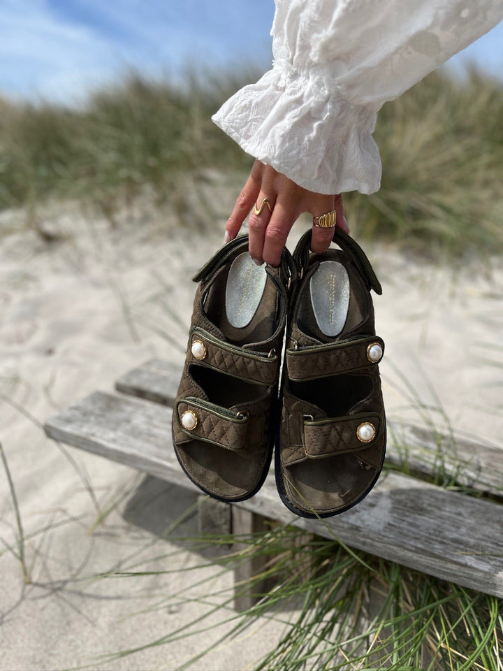 Forudbestilling - Copenhagen Shoes - The Pearl Sandal CS8579 - 100 - Army Green Sandaler 