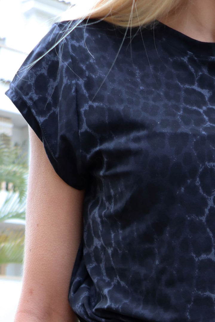 Forudbestilling - Liberte - Alma-U-Tshirt 9581 - Dark Grey Leo