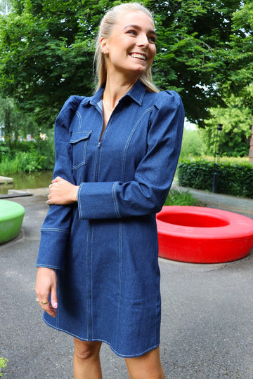 Tiki Ss Twist Dress Midnight Navy Kjole Fra Liberte main image 1