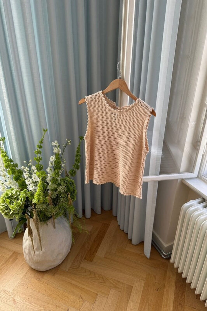 Forudbestilling - Modström - Miemd Top 58306 - 100 - Summer Sand Strikbluser 