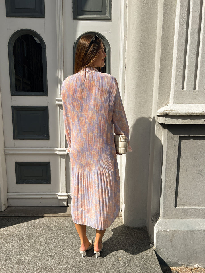 Forudbestilling - Noella - Rebecca Long Dress - Lavender/Apricot Print Kjoler 
