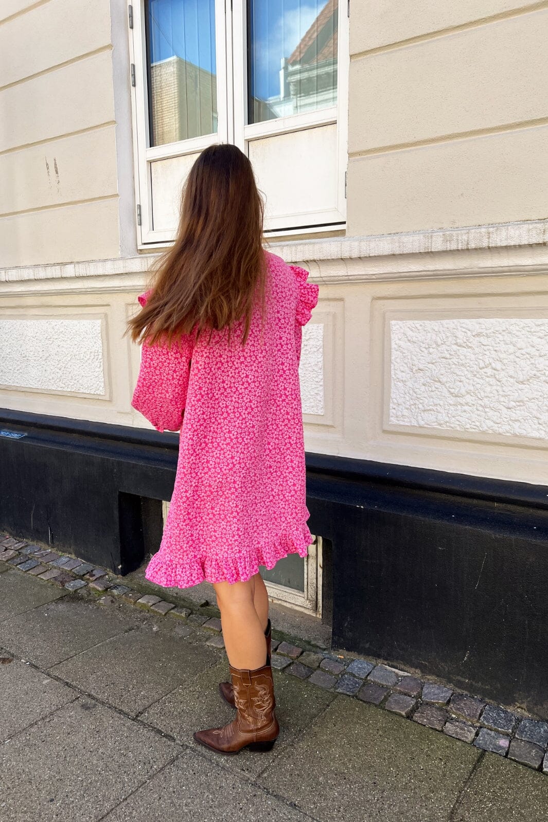 Forudbestilling - Noella - Reno Ruby Ruffle Dress - 031 Bright Pink Kjoler 