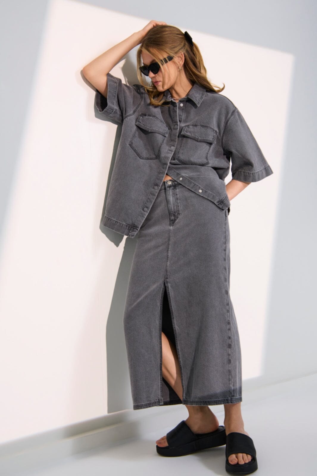 Forudbestilling - Only - Onlsophie Oversize S/S Shirt - 4655076 Medium Grey Denim Skjorter 