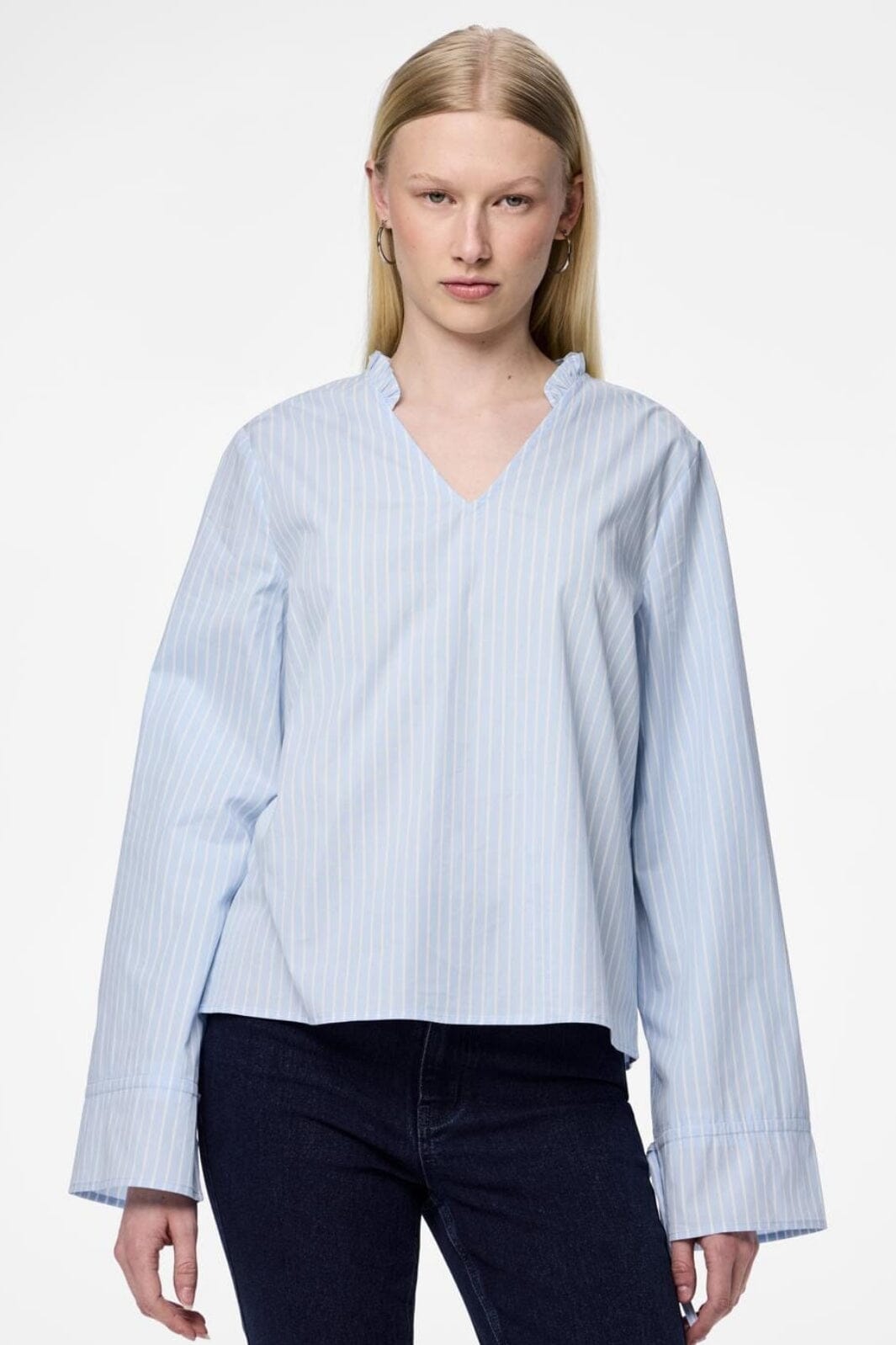Forudbestilling - Pieces - Pcpenny Ls Tie String Blouse Pwp Mm - 4515444 Airy Blue Bright White Bluser 