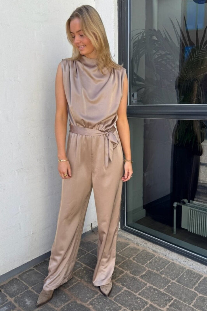 Sisters Point - Guto-Ju4 19010 - 206 - Champagne