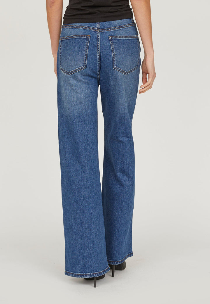 Forudbestilling - Sisters Point - Owi-W.Je8 - 921 Mid Blue Wash Jeans 