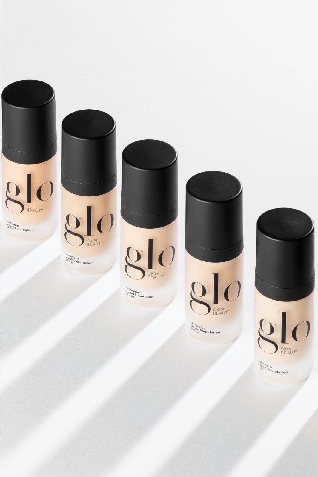 Glo Skin Beauty - Glo Luminous Liquid Foundation SPF 18 - Porcelain, 30 ml Foundation 