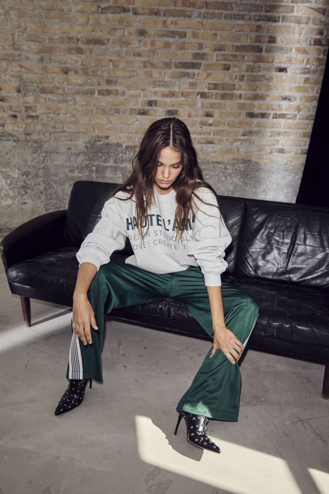 Haute L'Amitié - Studio Logo Sweat HL10446 - Pearl Melange Sweatshirts 