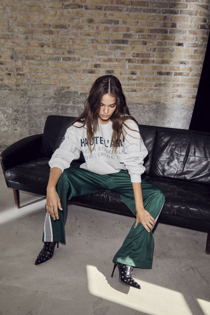 Haute L'Amitié - Studio Logo Sweat HL10446 - Pearl Melange Sweatshirts 