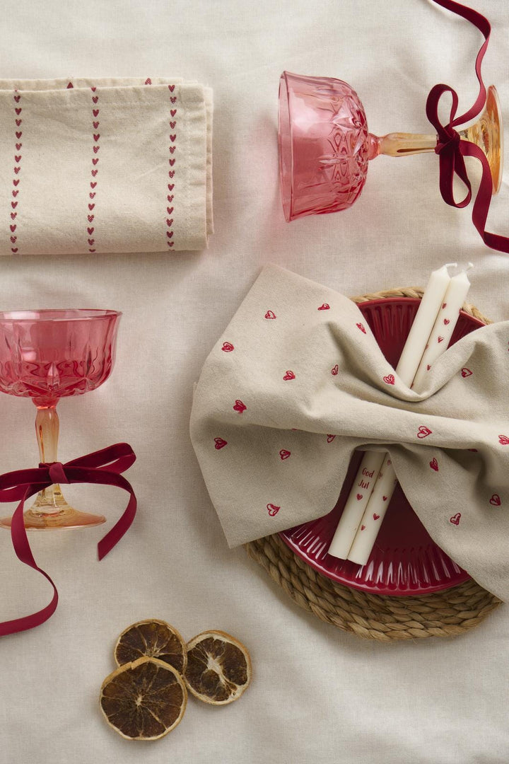 Ib Laursen - Stofserviet Tradition M/små Røde Hjerter Hørfarvet - 63055-76
