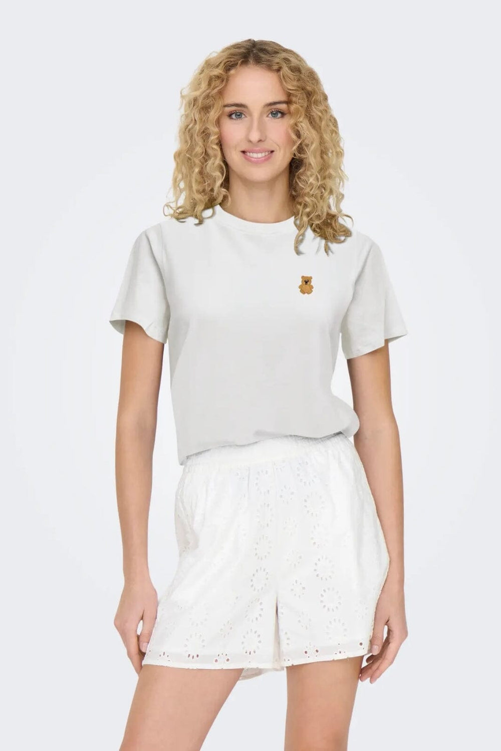 JDY - Jdypisa S/S Print Top - 4888122 Cloud Dancer Teddy Chest Emb