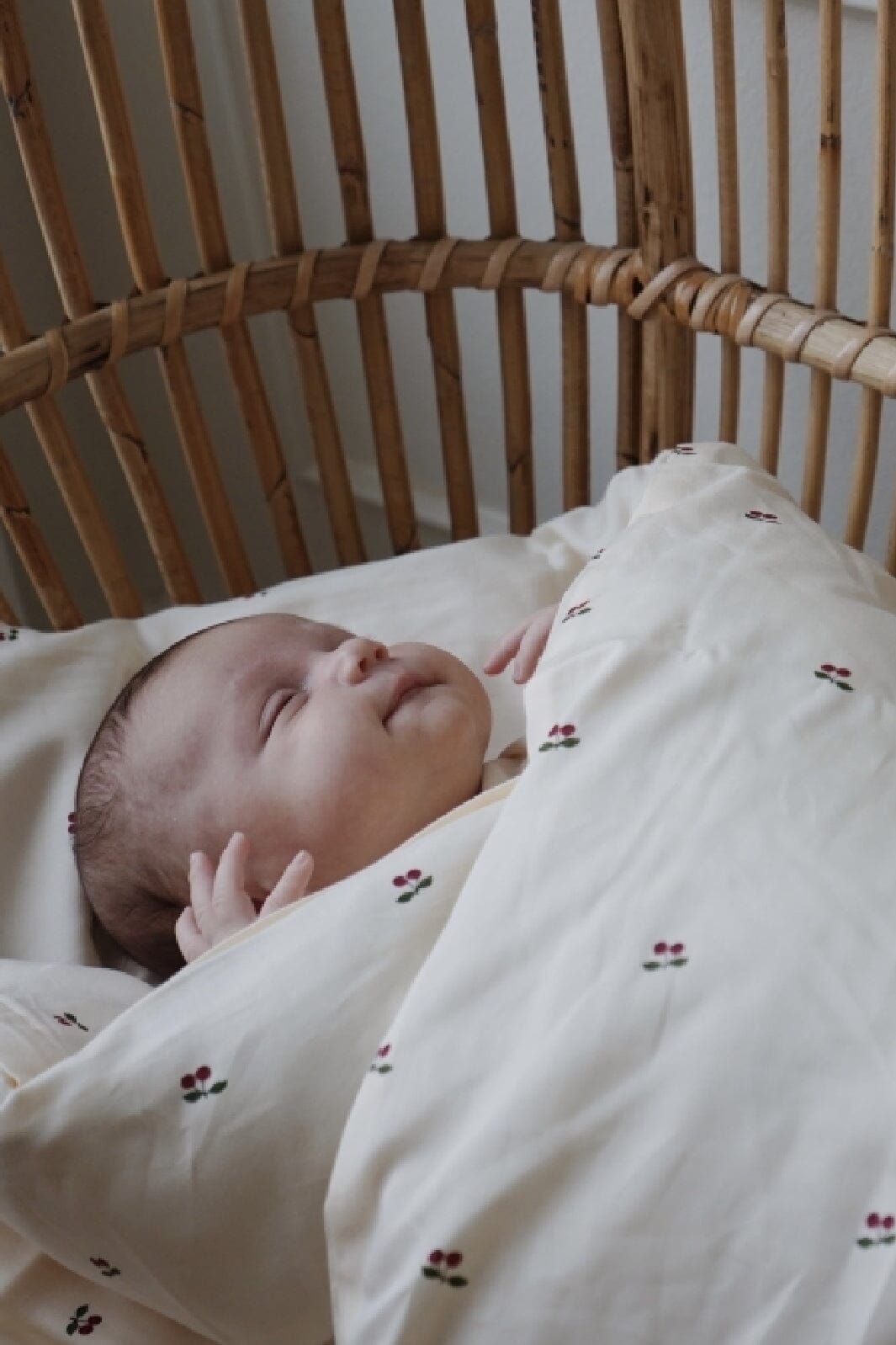 Konges Sløjd - Baby Bedding Gots 70X100 - Cherry Sengetøj 